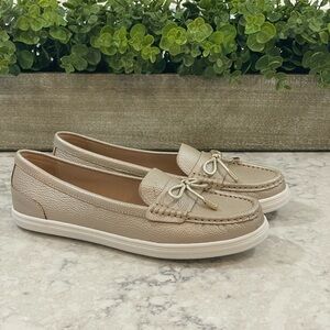 NIB Jack Rogers Remy Weekend Flat, Platinum color, Size 7